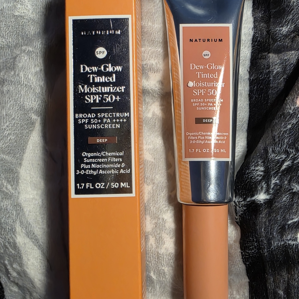 Naturium Dew-Glow Tinted Moisturizer (Deep) SPF 50+